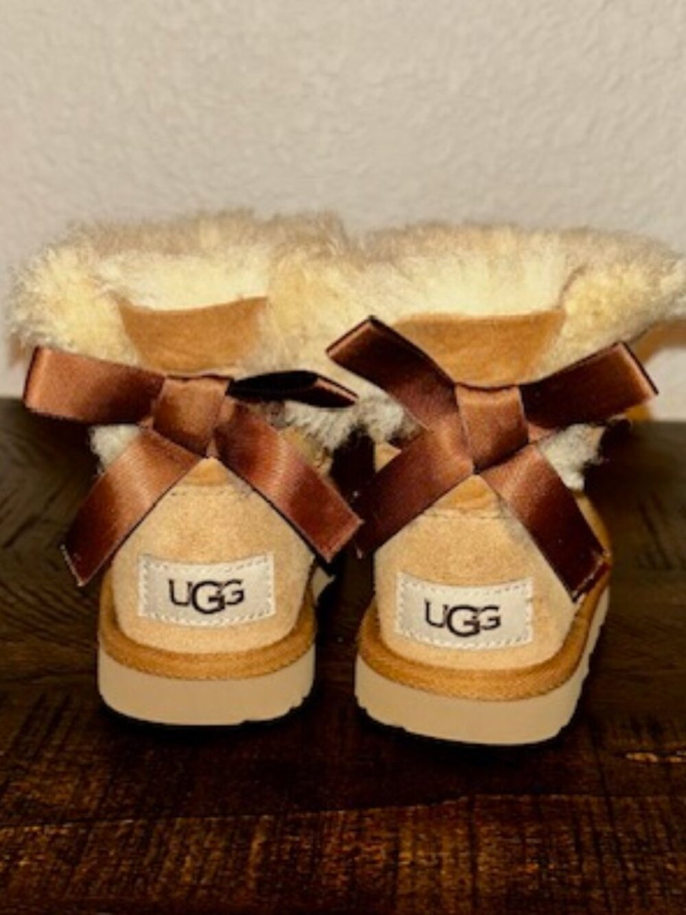 ✨UGG✨Toddler Mini Bailey Bow Boots Chestnut Sheepskin Size 7
